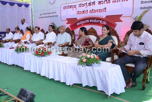 Vinay Kumar Sorake inaugurated the innovative solid waste collection 1